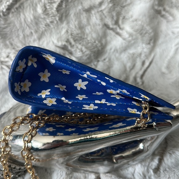 🦋Larroude Erin Clutch🦋 - Picture 8 of 16